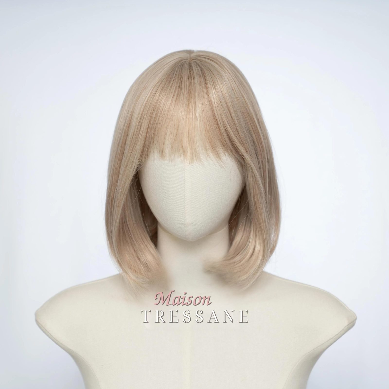 Perruque Bob blond clair avec frange — 30 cm, teinte blond — vue de face