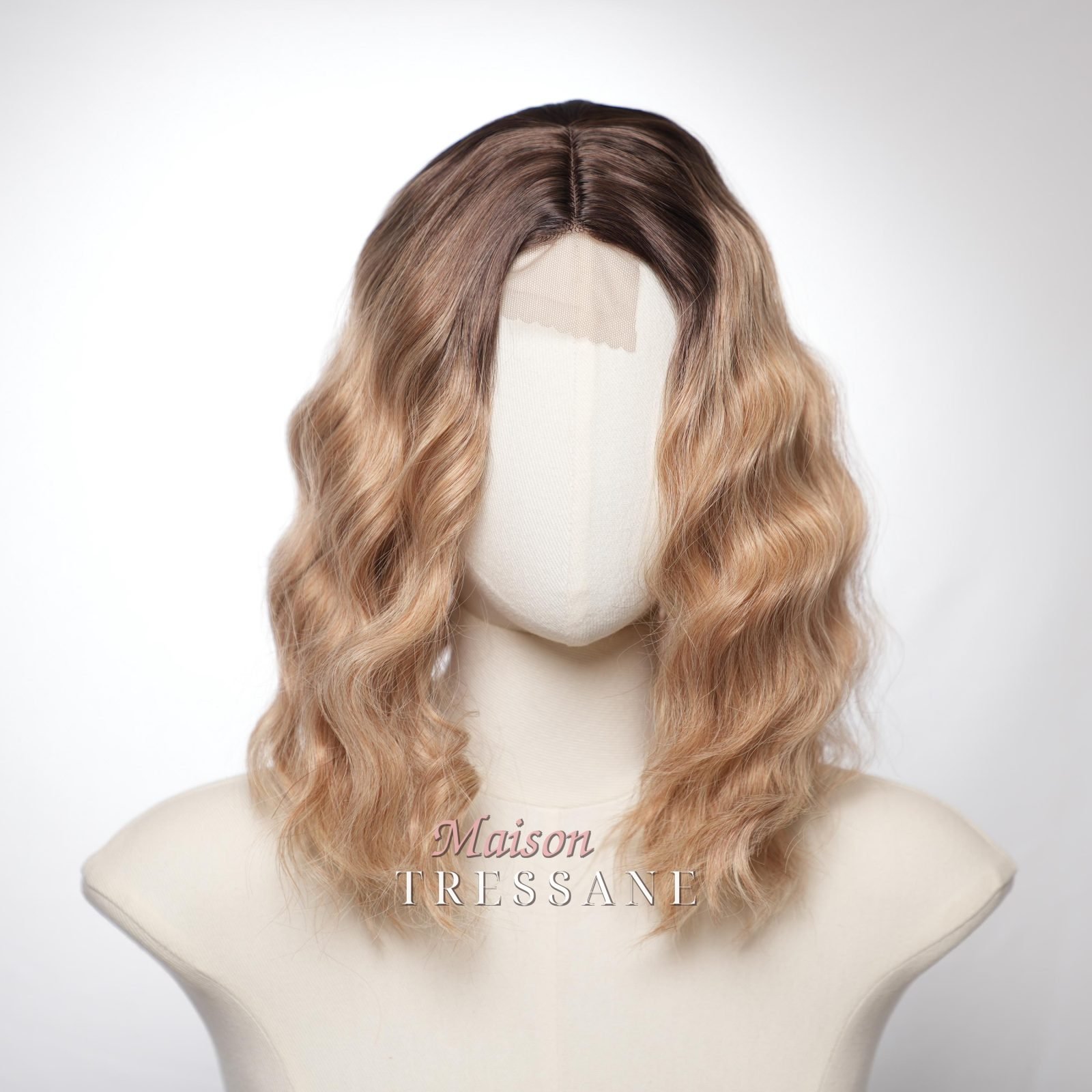 Petite perruque lacée sur le devant de 14 pouces — Blond — ondulée, 35 cm, teinte blond — vue de face