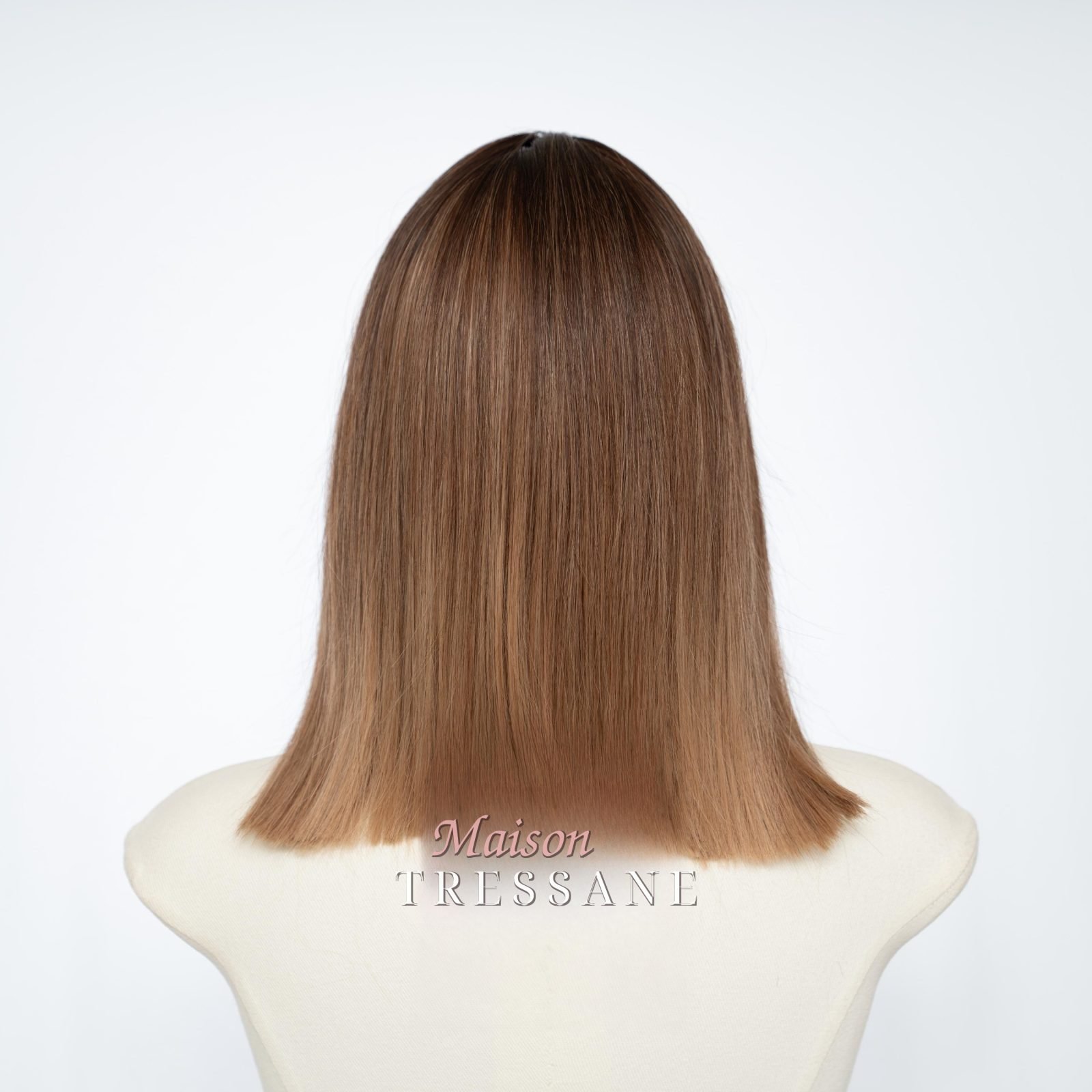 Perruque Bob blonde brune ombrée avec frange — lisse, 35 cm, teinte blond — vue de dos