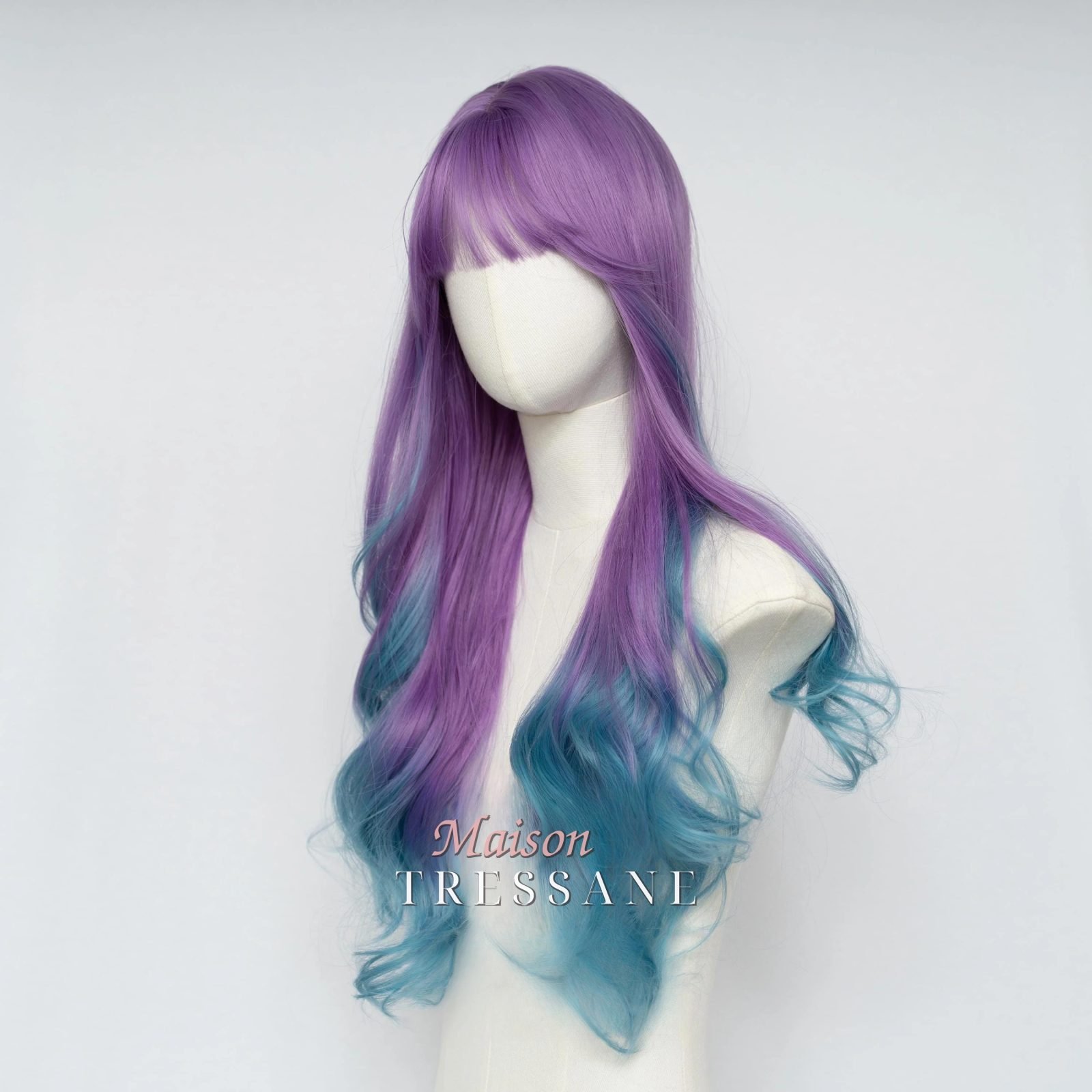 Ondulée ombrée violette à bleue avec frange — ondulée, 60 cm, teinte rose & violet — vue de trois quarts