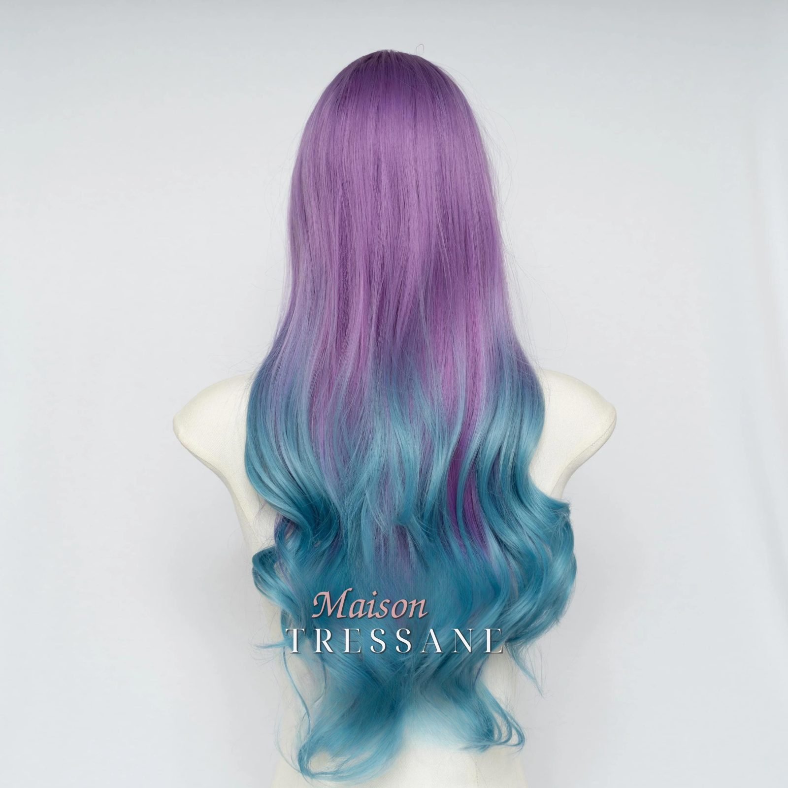 Ondulée ombrée violette à bleue avec frange — ondulée, 60 cm, teinte rose & violet — vue de dos