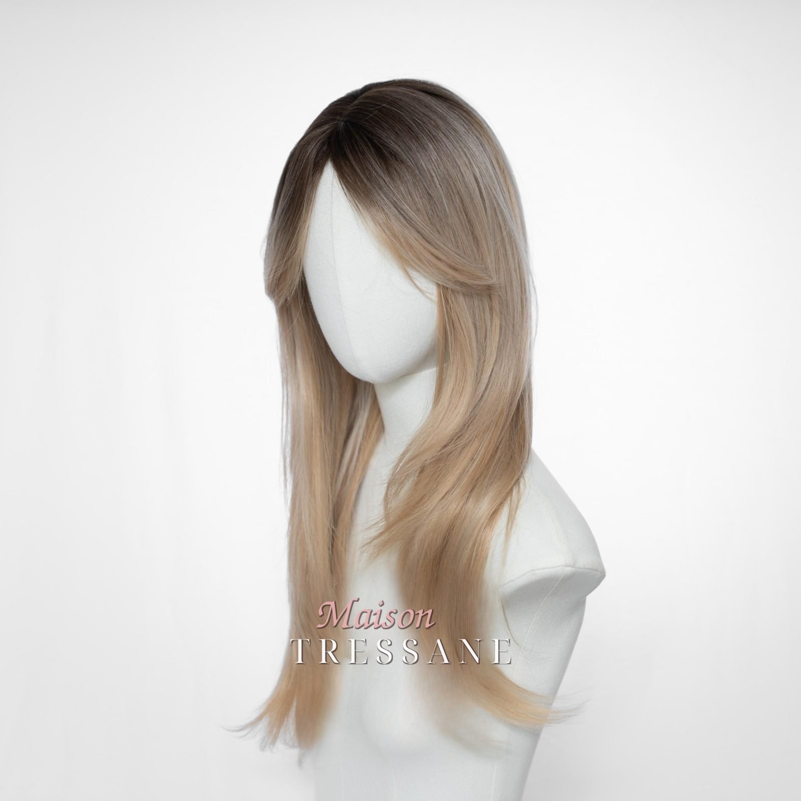 Perruque dégradée blonde avec frange — 55 cm, teinte blond — vue de trois quarts