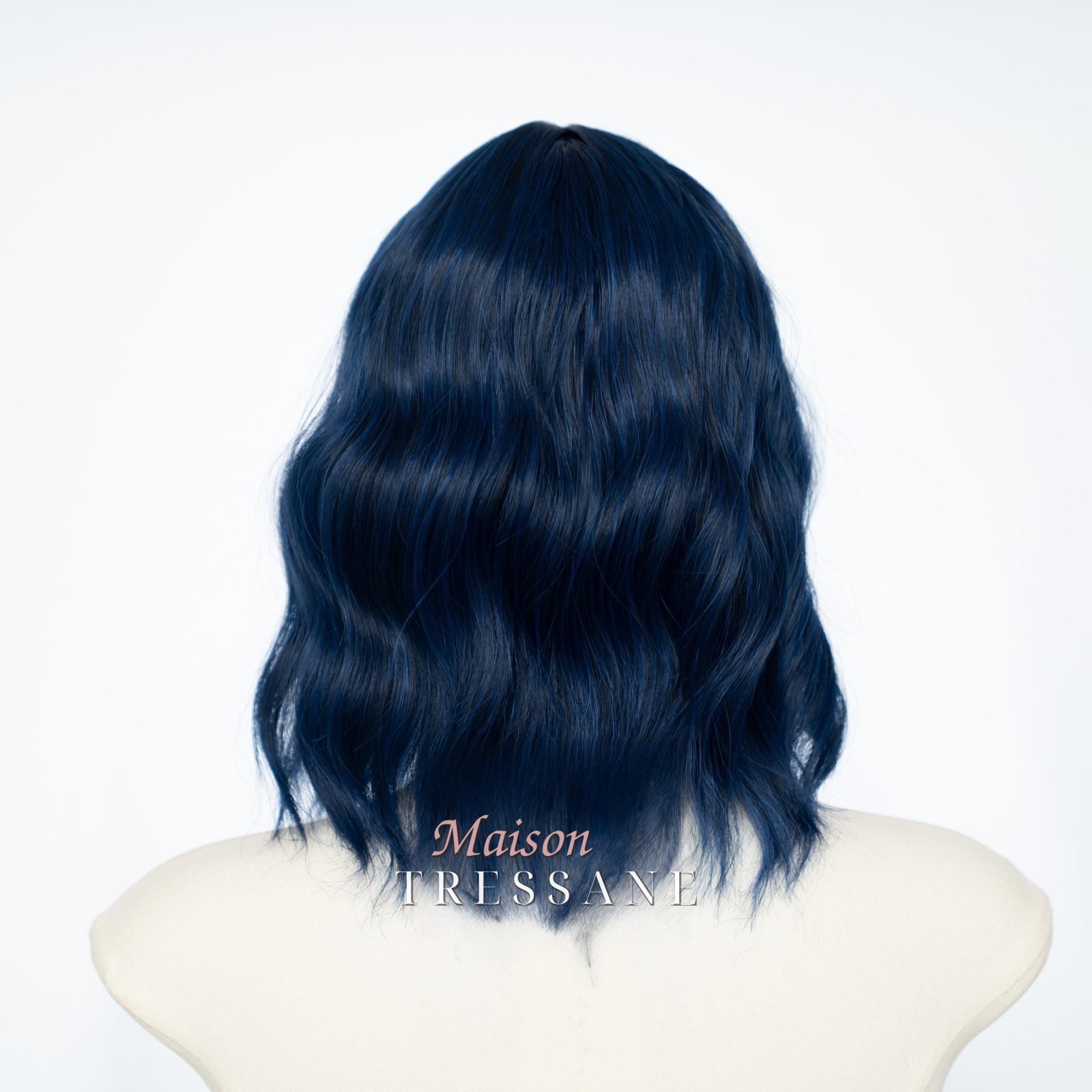 Ondulée bleue Bob avec frange — ondulée, 30 cm — vue de dos
