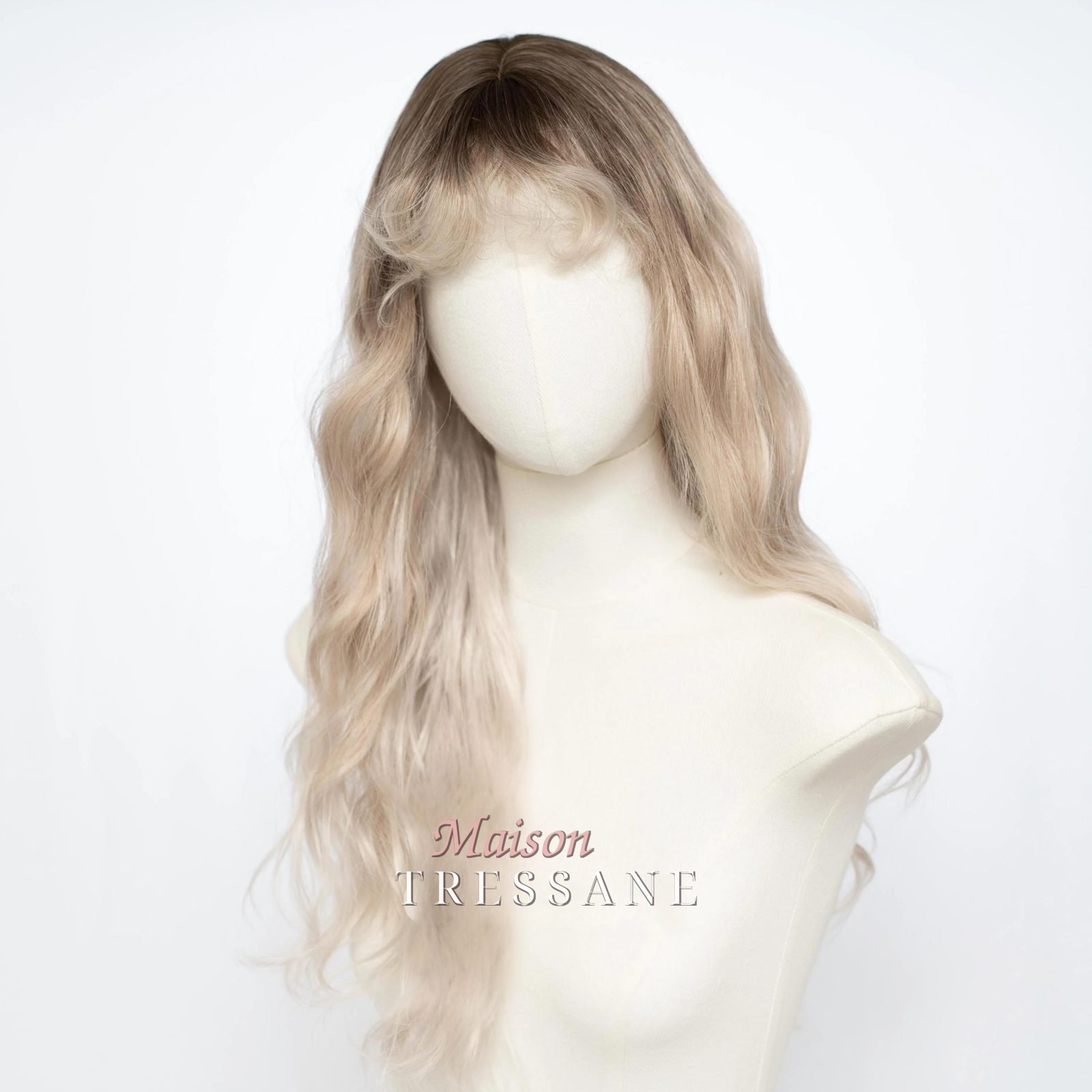 Ondulée 22 pouces blond cendré ombré avec frange — ondulée, 55 cm, teinte blond — vue de trois quarts