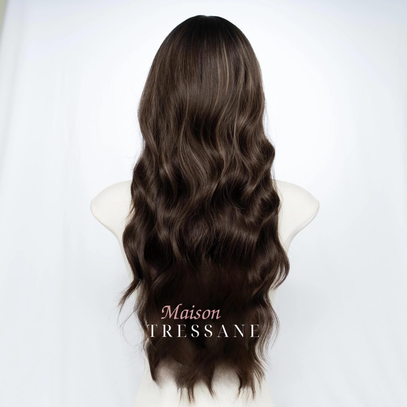 Ondulée brun foncé de 26 pouces avec frange — ondulée, 65 cm, teinte brun — vue de dos