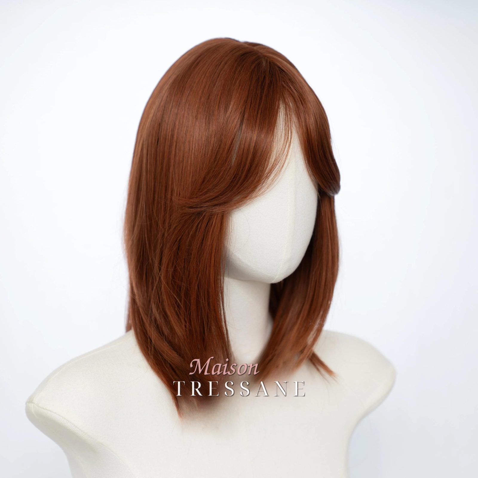 Perruque courte en cuivre avec frange — 30 cm, teinte cuivre & orange — vue de trois quarts
