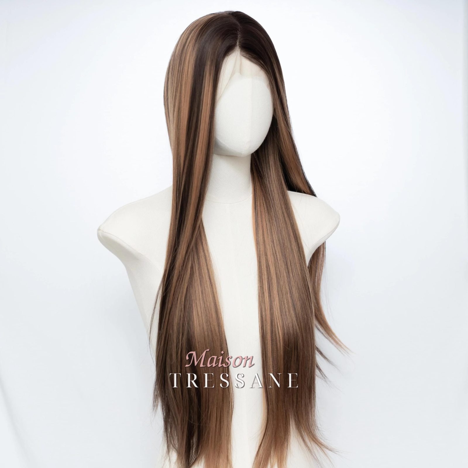 Perruque lace frontale brune à balayage 13 x 4 26 pouces — lisse, 65 cm, teinte châtain — vue de trois quarts