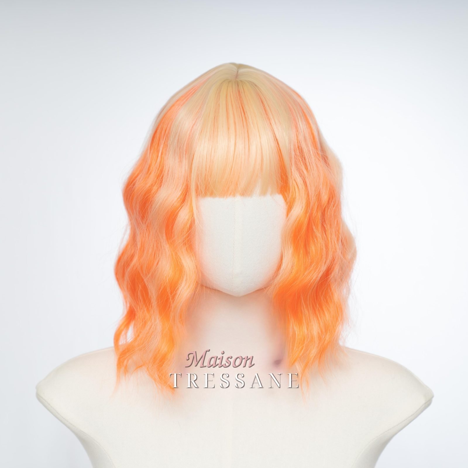 Perruque ombrée orange de 30 cm (12 po.) avec frange — ondulée, 30 cm, teinte blond — vue de face
