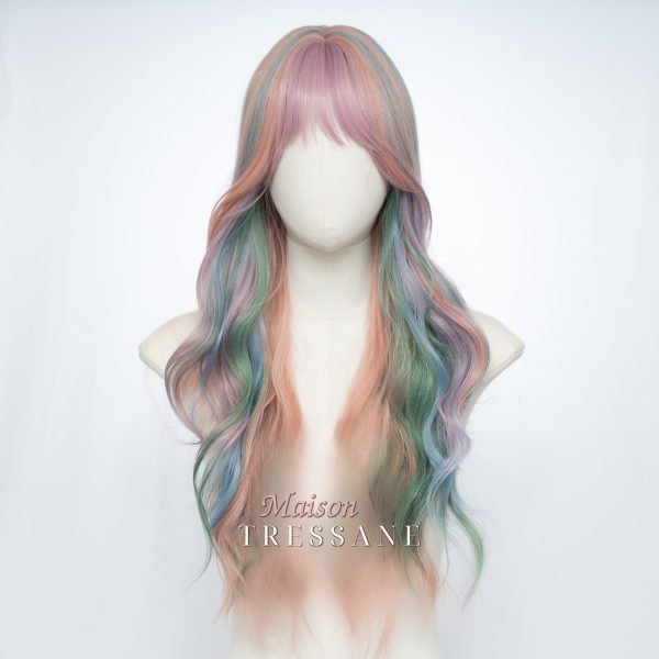 Perruque ondulée arc-en-ciel de 24 pouces — ondulée, 60 cm, teinte multicolore — portée, vue de face
