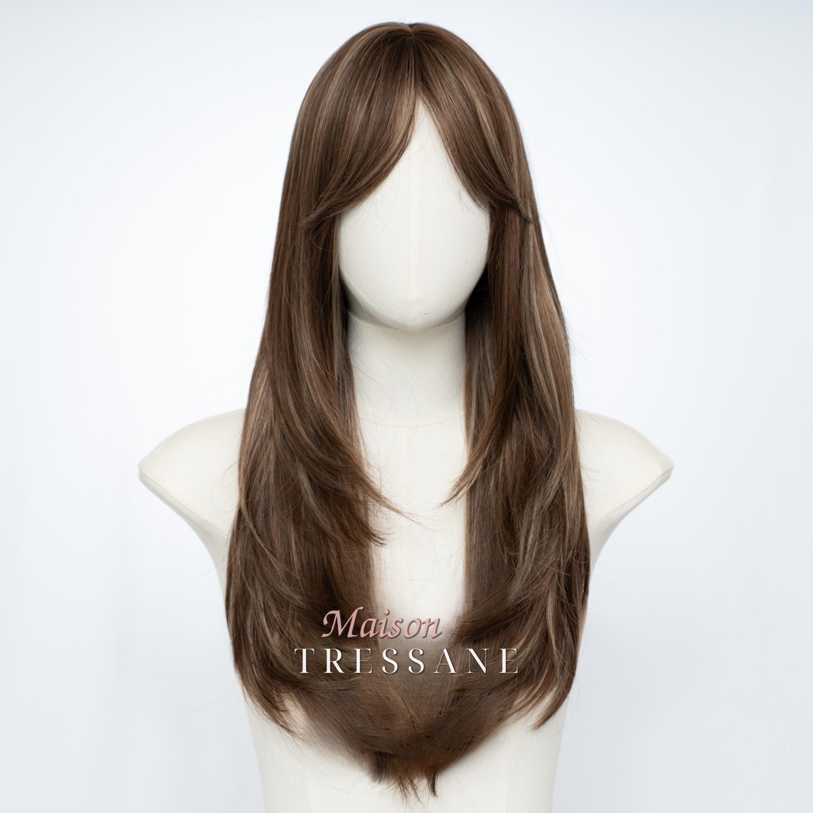 Perruque mèche brune de 22 pouces avec frange — lisse, 55 cm — vue de face