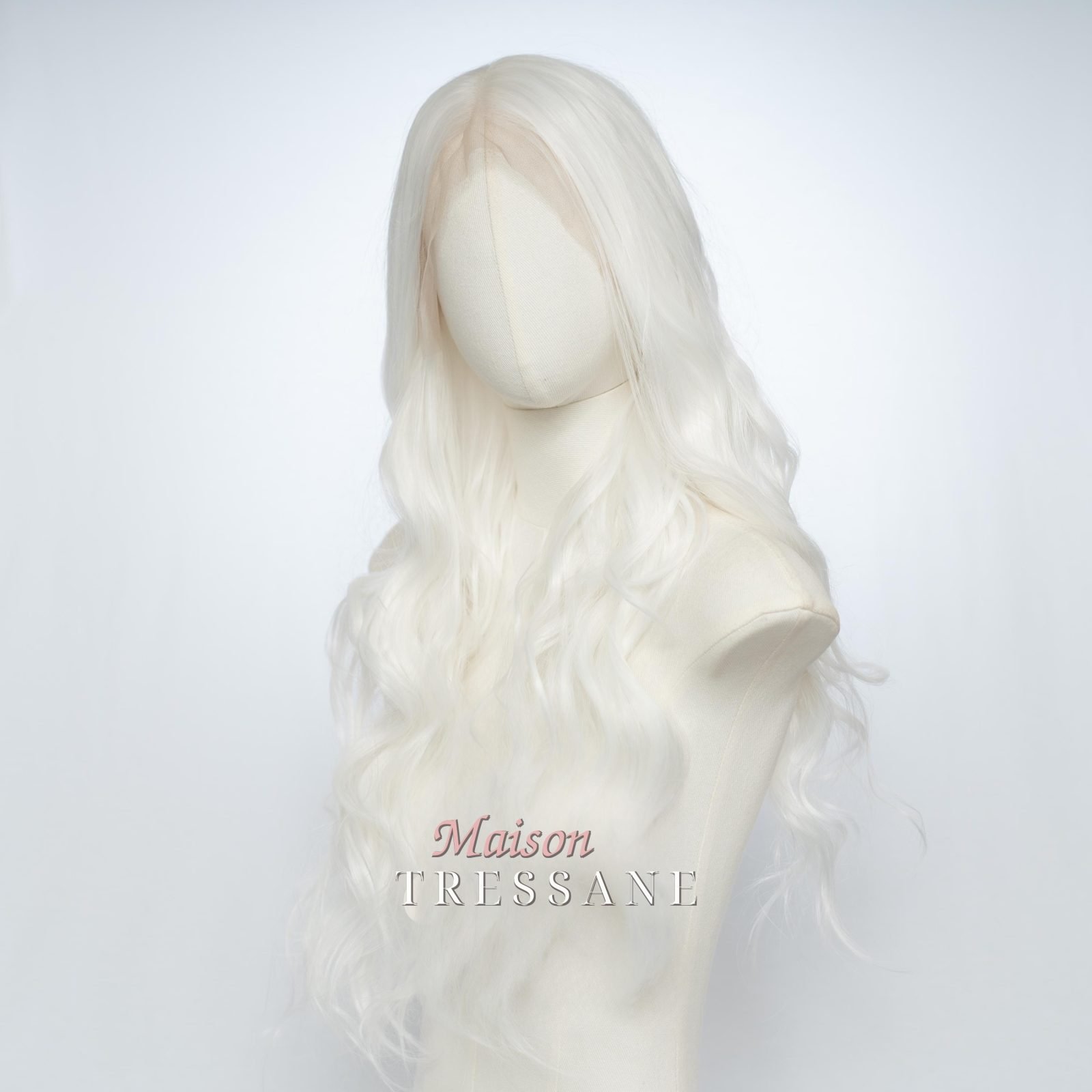 Perruque lace frontale blanche 13 x 4 61 cm — ondulée, 60 cm — vue de face