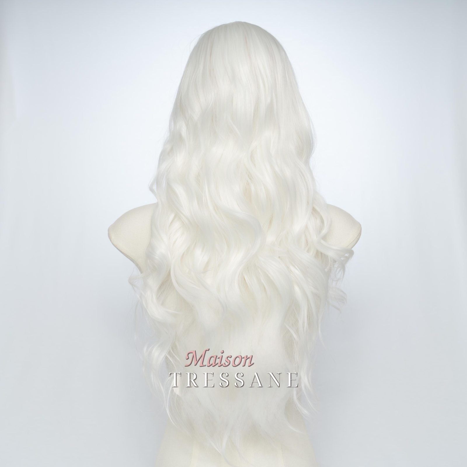 Perruque lace frontale blanche 13 x 4 61 cm — ondulée, 60 cm — vue de dos