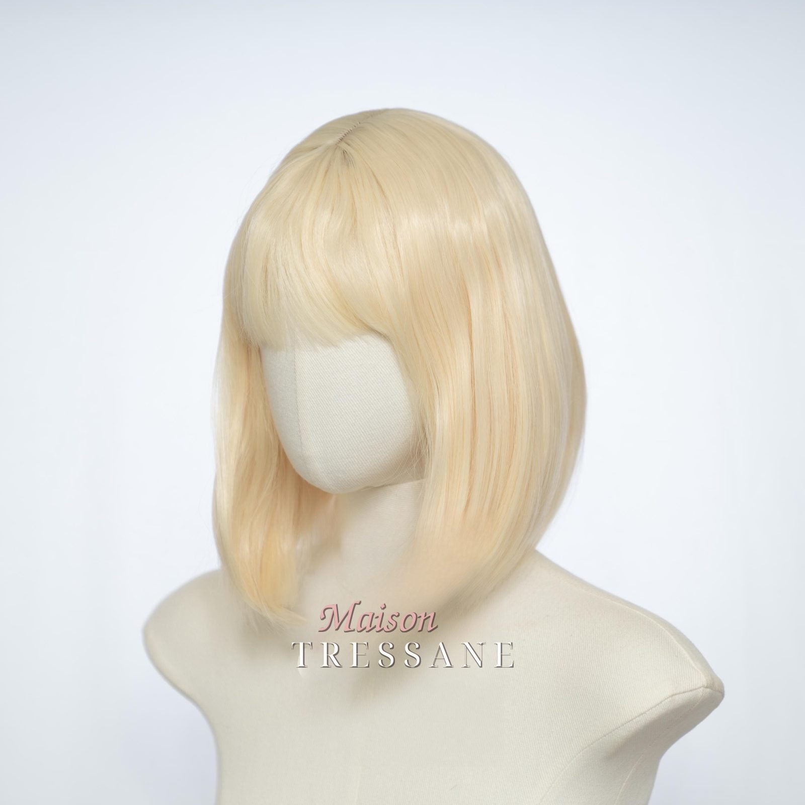 Perruque carrée droite blonde la plus claire de 30 cm (12 po.) — lisse, 30 cm, teinte blond — vue de face