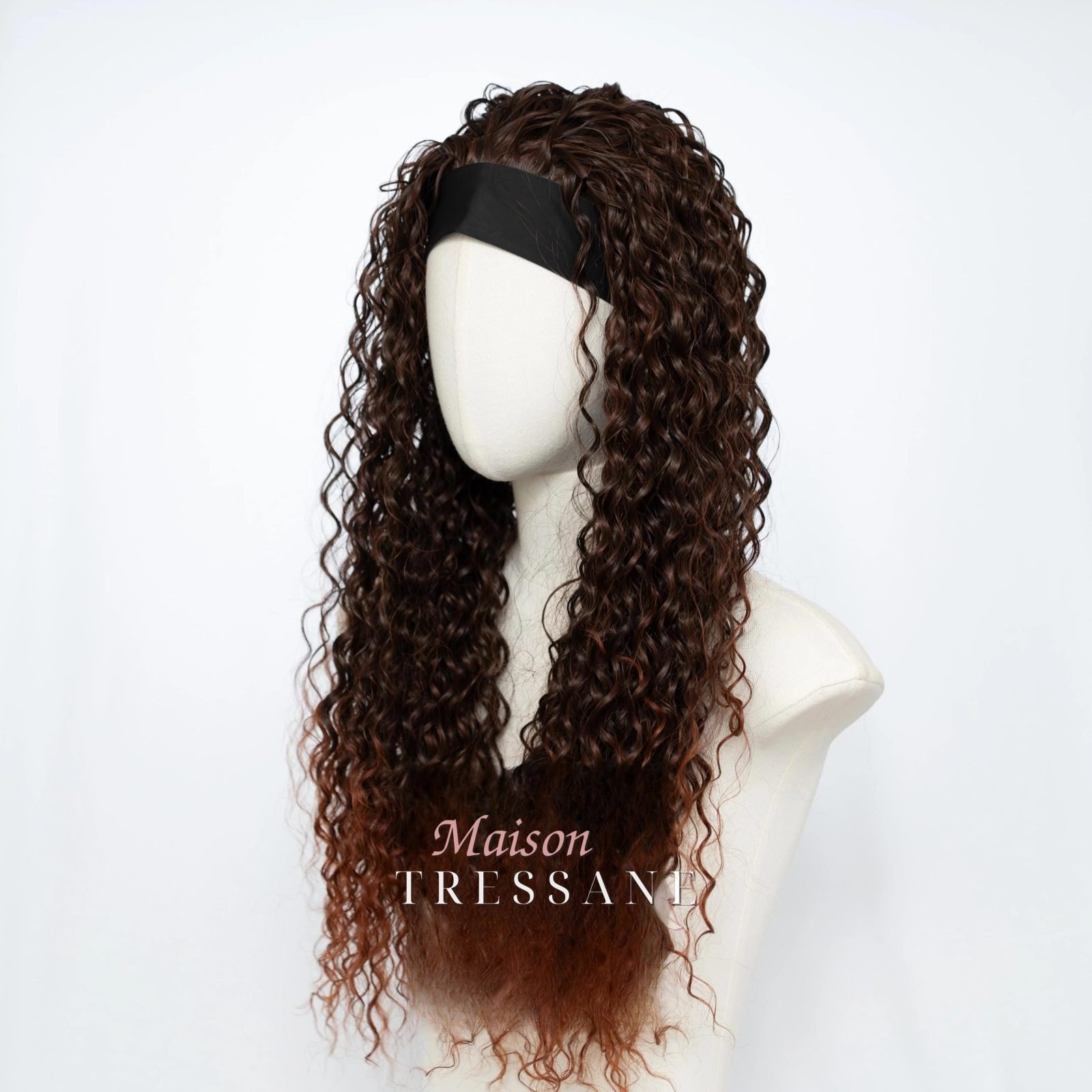 Perruque serre-tête bouclée brune 61 cm — bouclée, 60 cm — vue de dos