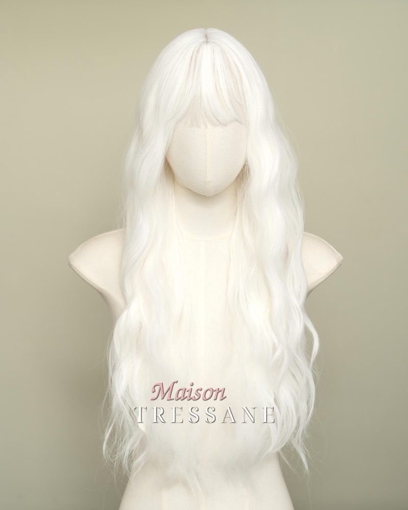 Ondulée blanche 24 pouces avec frange — ondulée, 60 cm — portée, vue de face