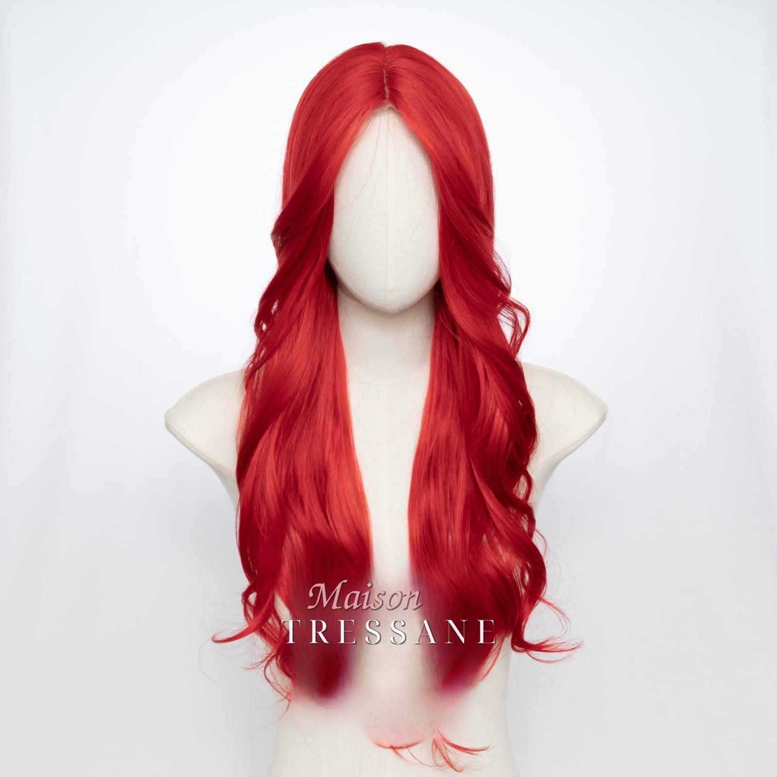 Petite Perruque Lace Front Rouge 24 pouces — ondulée, 60 cm, teinte rouge — portée, vue de face
