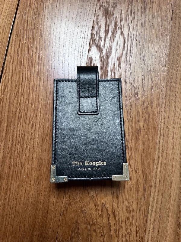 Étui à cigarettes en cuir noir The Kooples