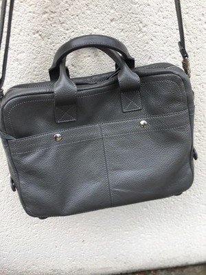 Sac gris en cuir