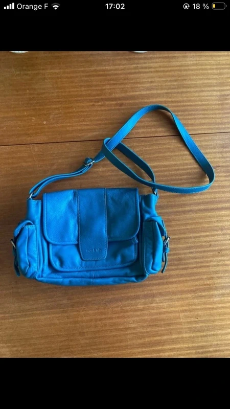 Sac à main bleu cuir