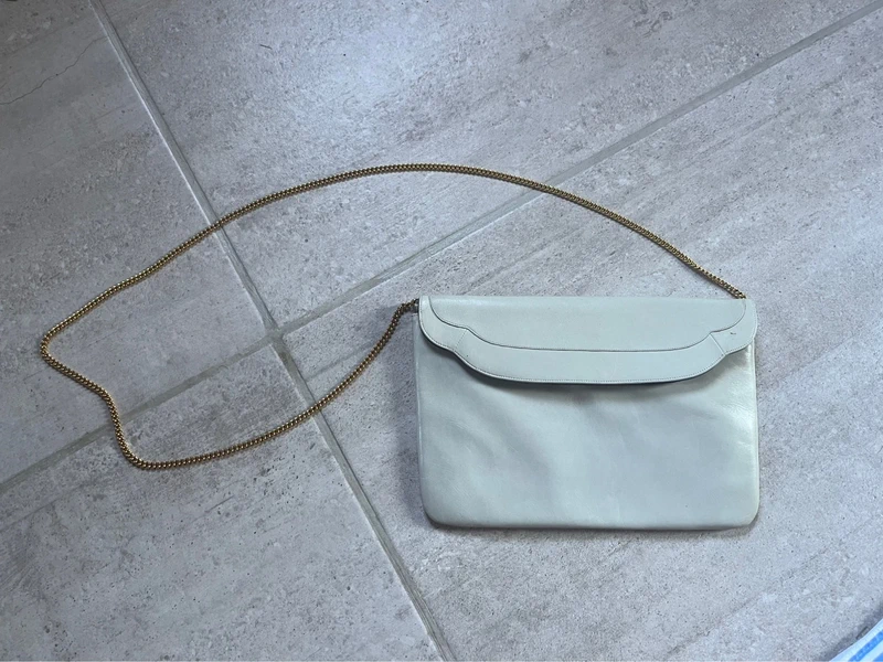 Pochette vintage Charles Jourdan blanche