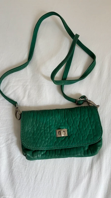 Sac bandoulière La Beldi en cuir vert émeraude