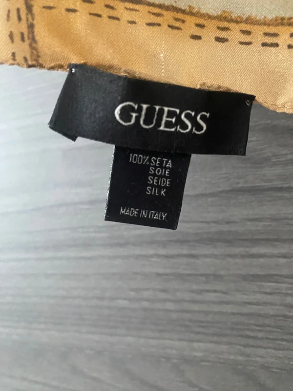 Foulard à motifs sac carré de soie Guess