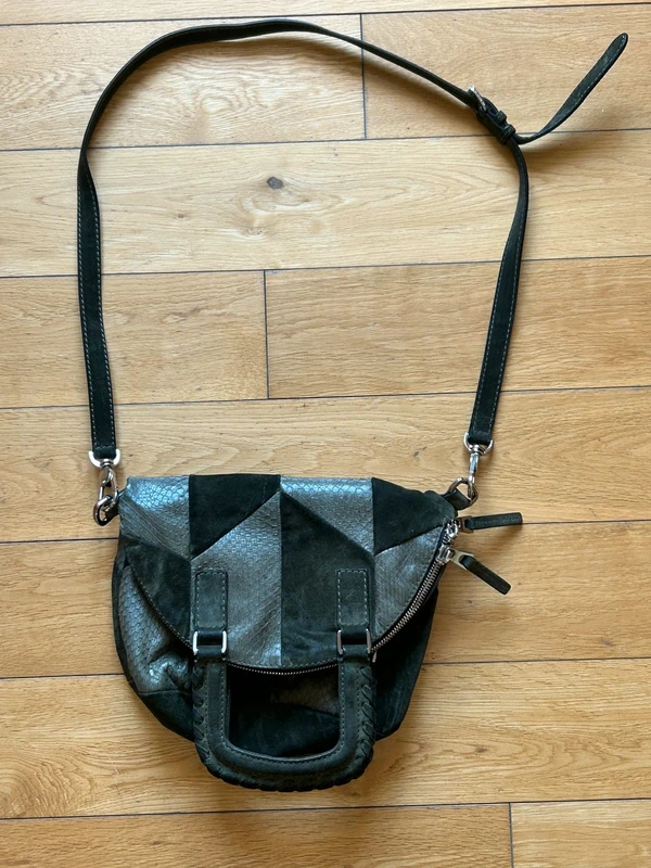 Sac bandoulière en cuir et daim kaki, Barbara Bui
