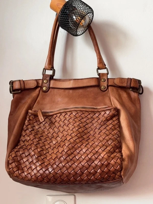Beau sac cuir Vera Pelle. Couleur camel