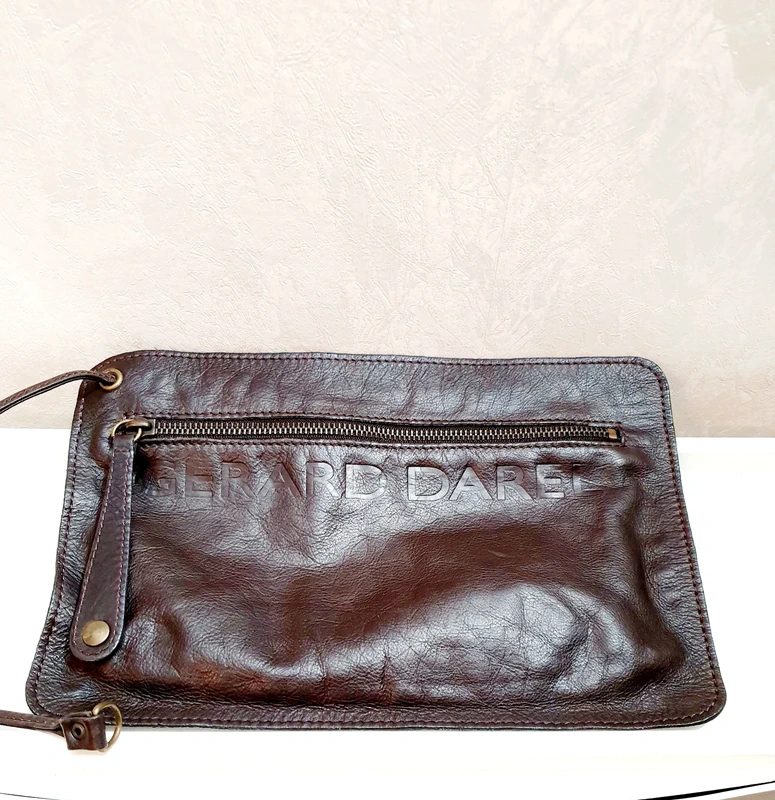 Pochette en cuir véritable