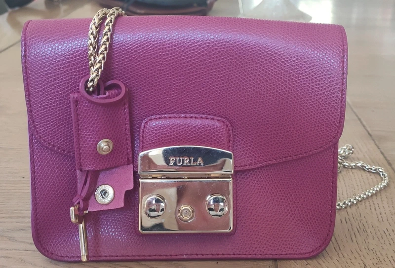 Petit sac marque Furla, en cuir.