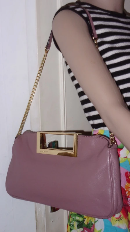 Sac besace Michael Kors en cuir grainé.