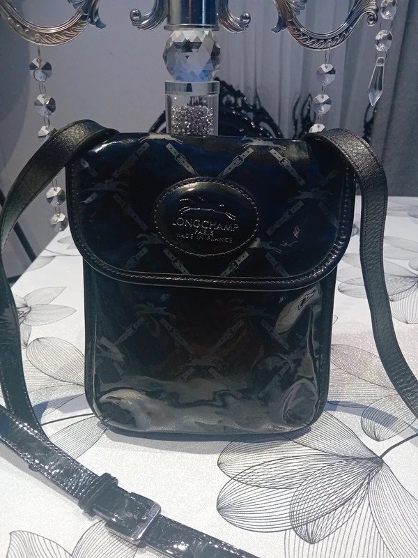 Pochette longchamp a bandoulière en cuir verni