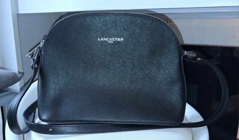 Sac bandoulière Lancaster demi lune Sierra Jia cuir noir