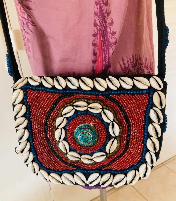 Sac en toile noir brodé fair à la main Népalaise