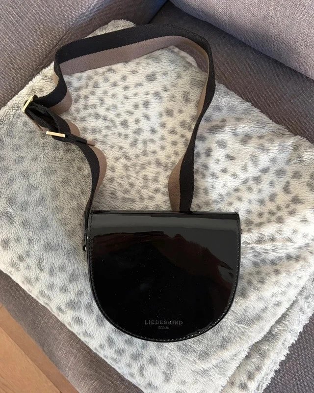 Sac bandoulière Liebeskind Berlin noir Lackleder / Echtleder