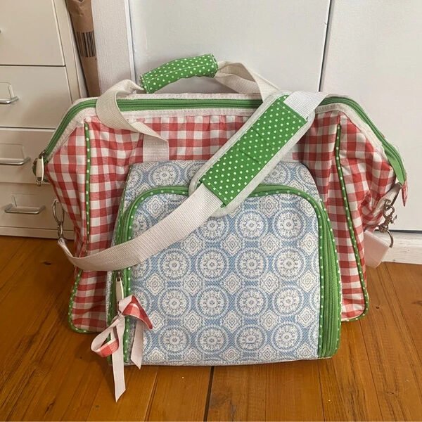 Sac isotherme pique - nique avec vaisselle esschert design style vintage vichy bal
