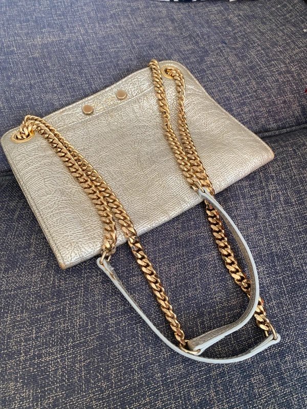 Magnifique petite pochette en cuir doré avec chaînette dorée