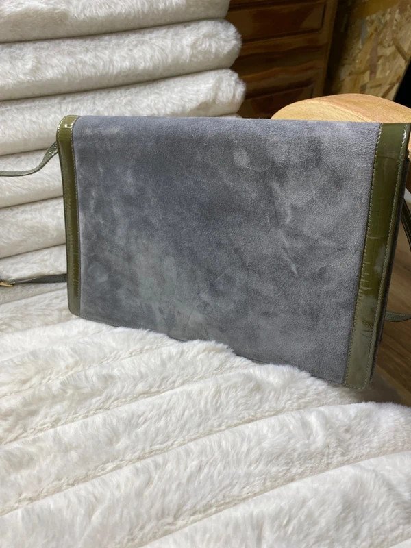 Sac bandoulière pochette vintage Bally exclusive cuir daim gris kaki brillant 27