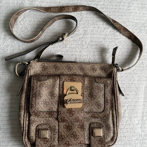 Sac à Main - Bandoulière Cadenas Monogramme GUESS Cuir Vintage Y2K 00s Marron &