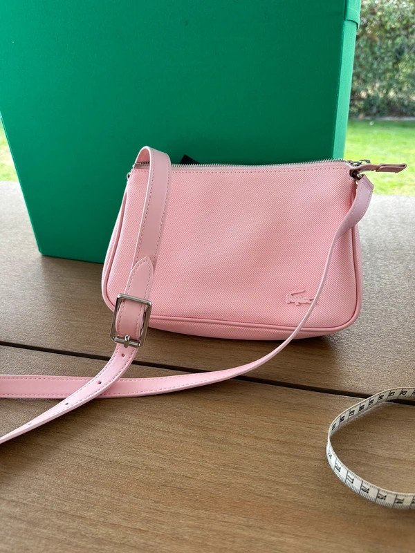 Sac Lacoste neuf sans étiquette