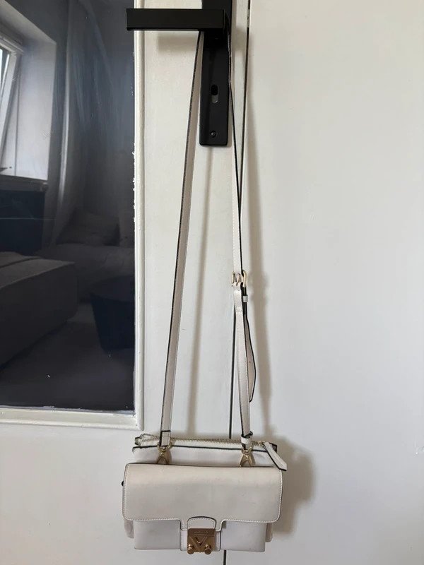 Deux sacs Valentino avec 1 porte - monnaie