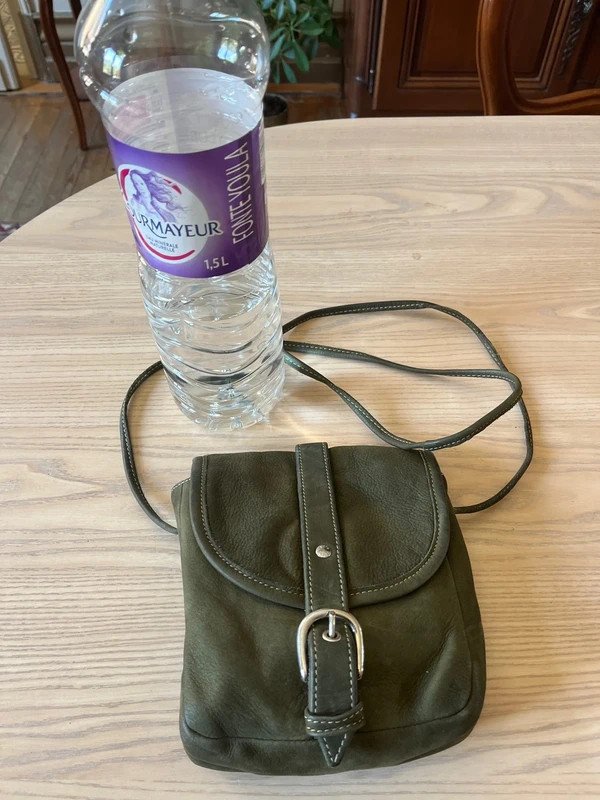 Très beau petit sac cuir kaki Arche
