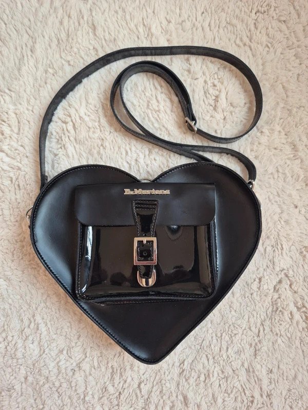 Sac en cuir en forme de coeur DrMartens