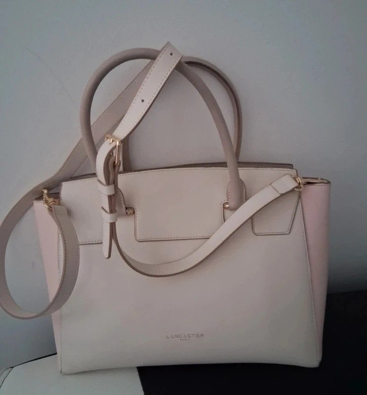 Joli sac en cuir lancaster beige, rose poudré sur côté, interieur utilisé et en