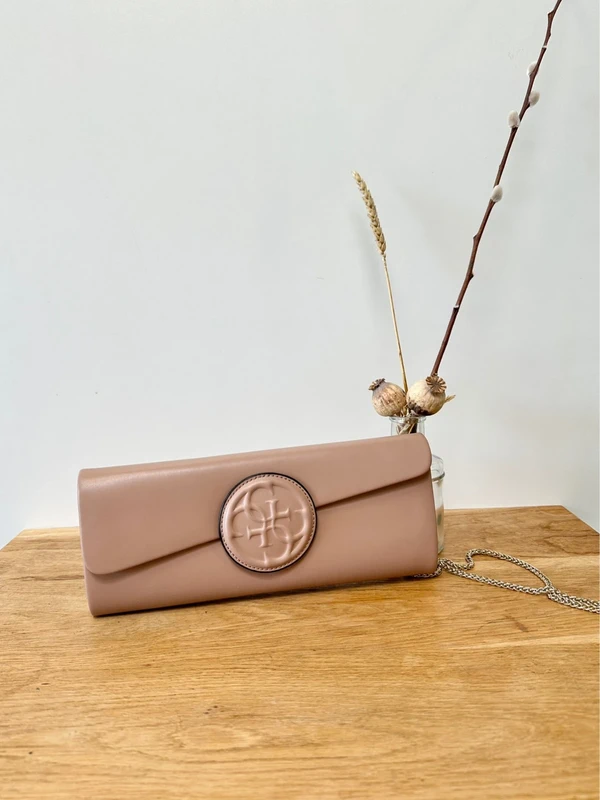 Sac baguette beige rose avec chaîne doré Guess