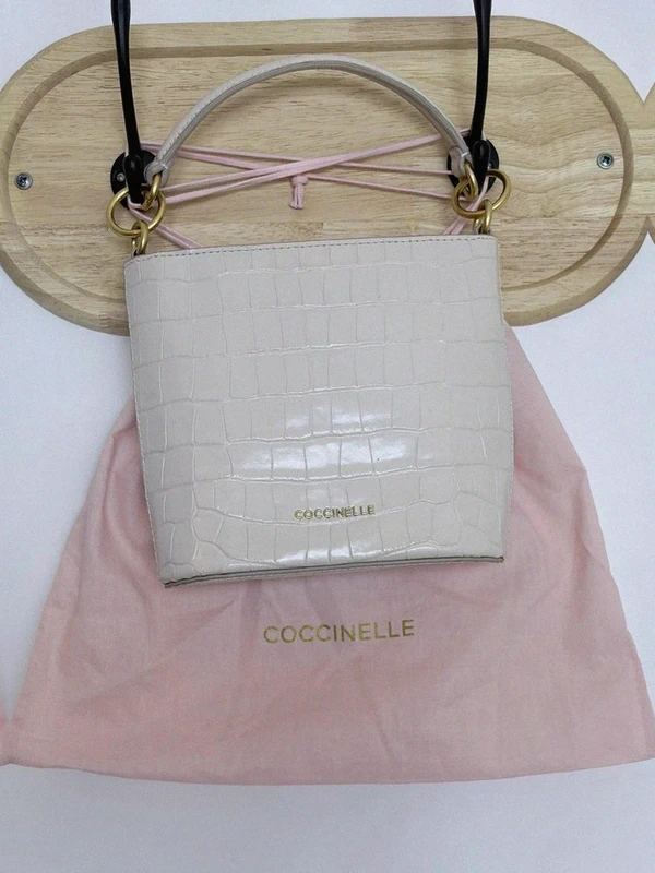 Sac Seau Coccinelle Cuir imprimé Croco blanc cassé avec Dustbag rose