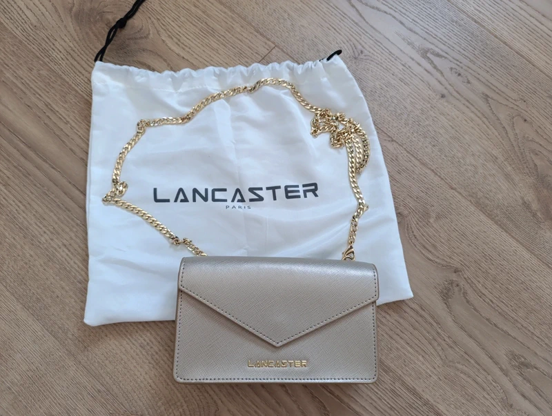 Pochette beige dorée