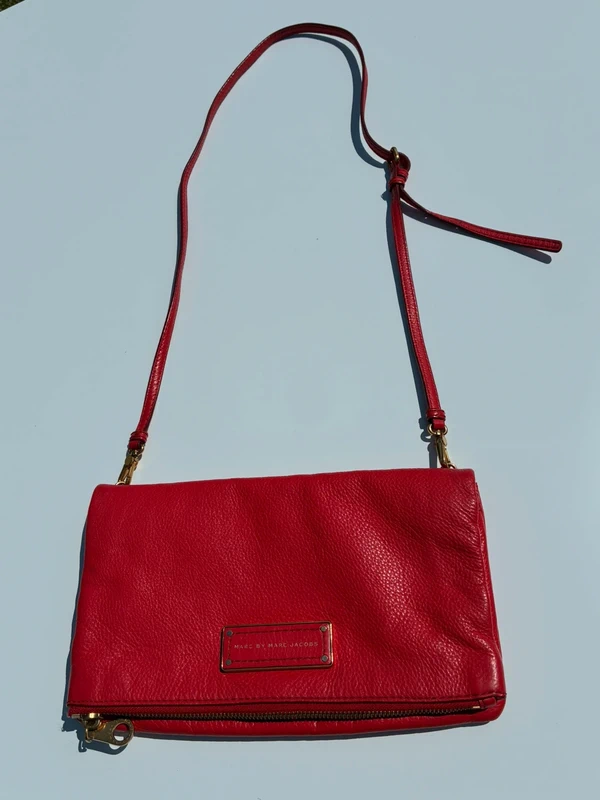 Superbe sac Marc Jacobs en cuir véritable rouge