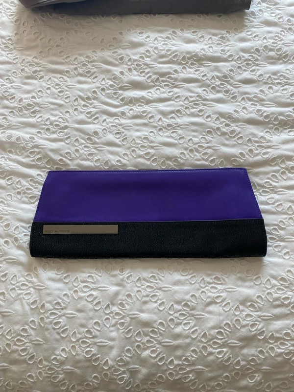 Belle pochette rigide