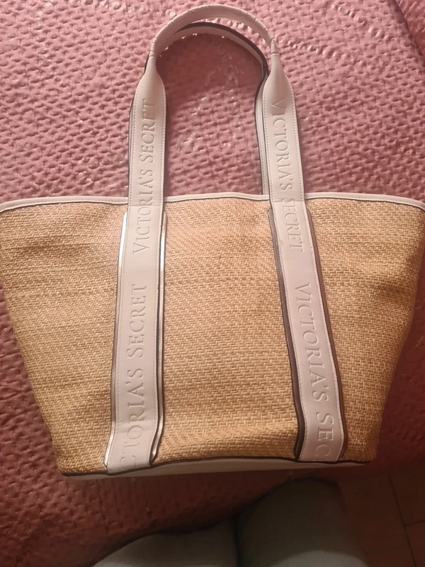 Straw tote bag